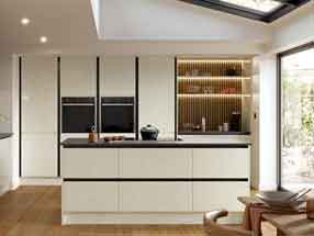 Ultragloss Kitchen in Ultragloss Moonstone and Supergloss Graphite